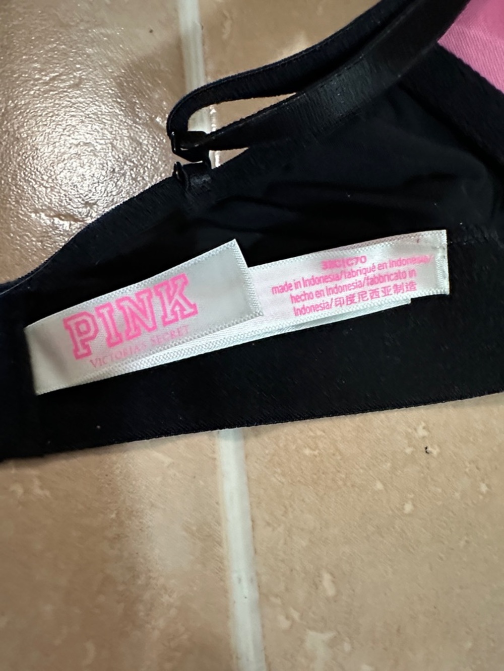 EUC PINK Victoria's Secret Black Seamless Molded Bra - Picture 4 of 5